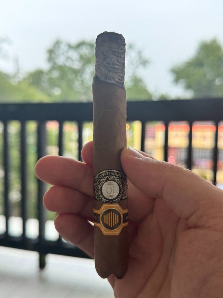 Warped La Colmena 10th Anniversary mid-smoke with 10 Anniversary and hive bands