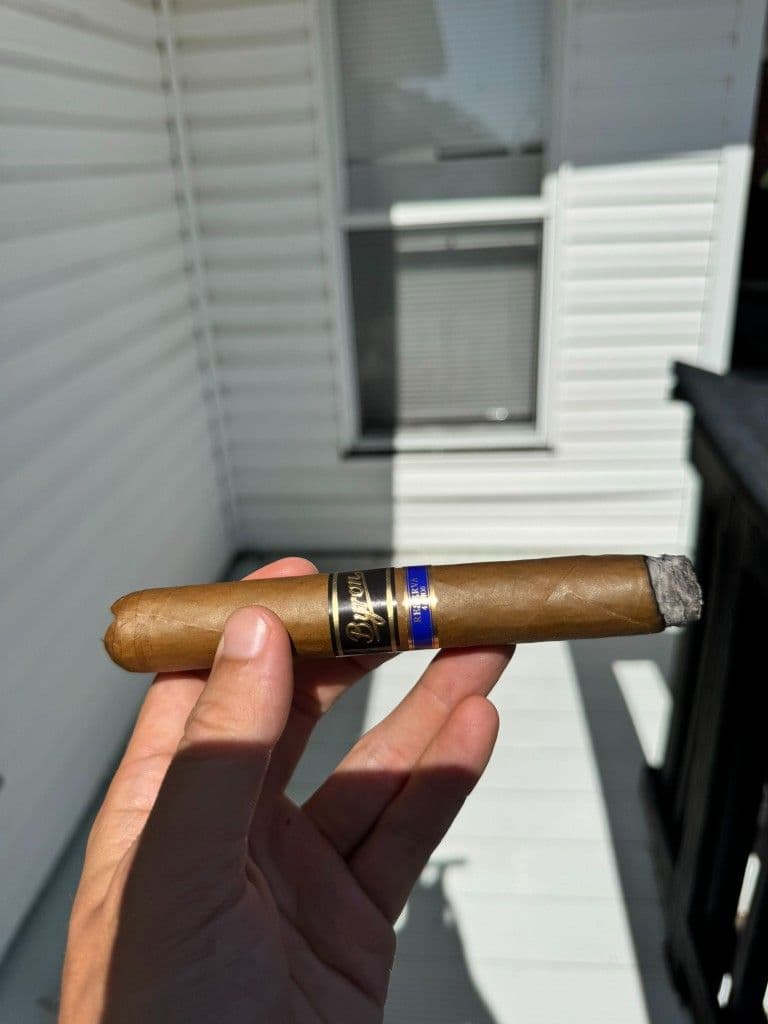 Lit Byron Elegantes with V-cut and creamy Connecticut wrapper