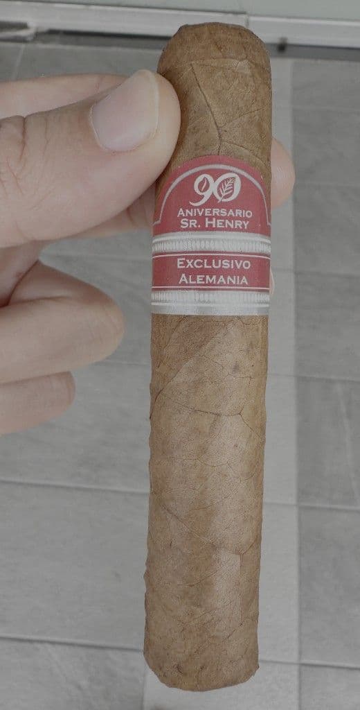 Ramon Allones Sr. Henry cigar showing the Exclusivo Alemania band