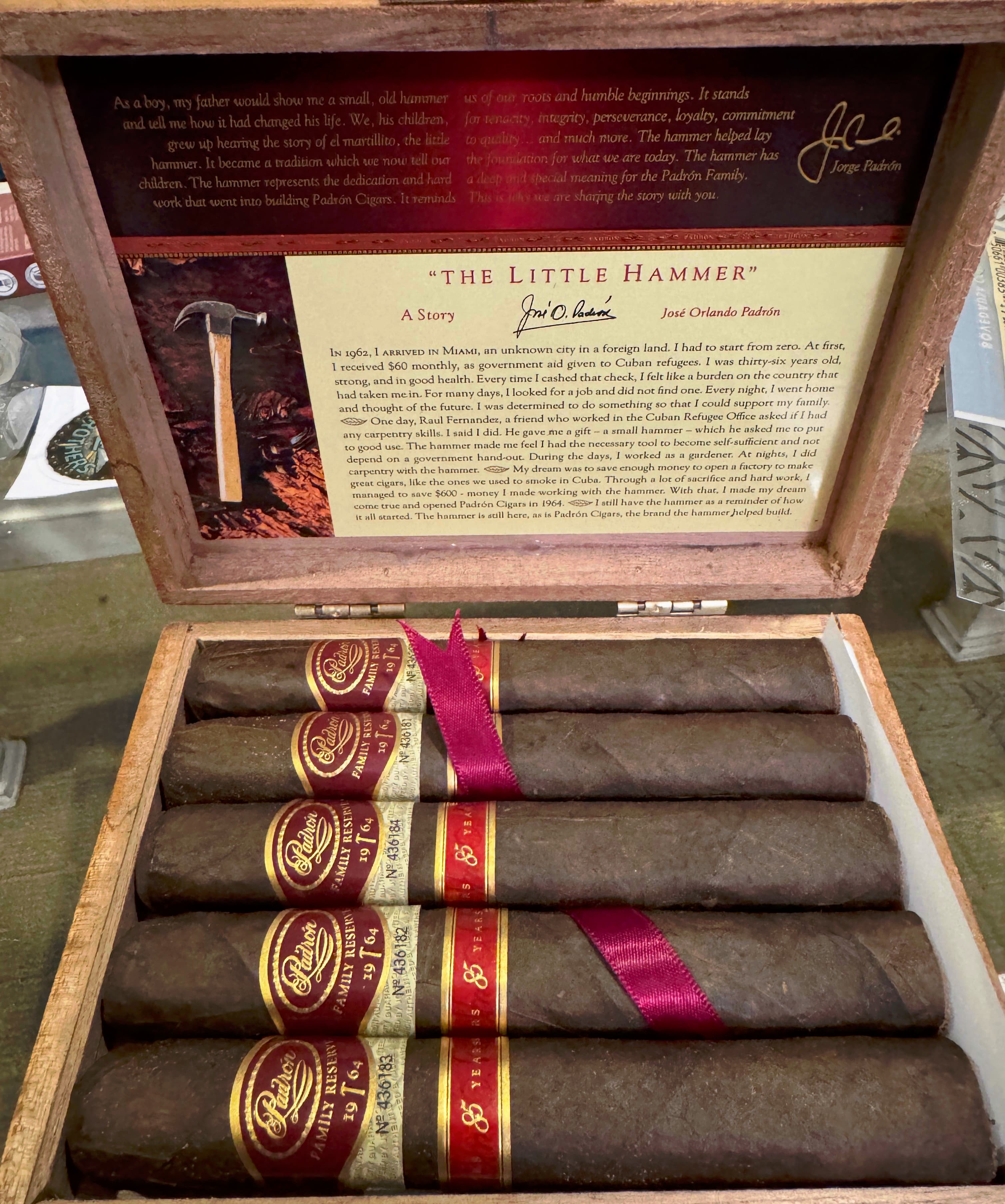 Padrón Family Reserve 85 Years · Box of 10